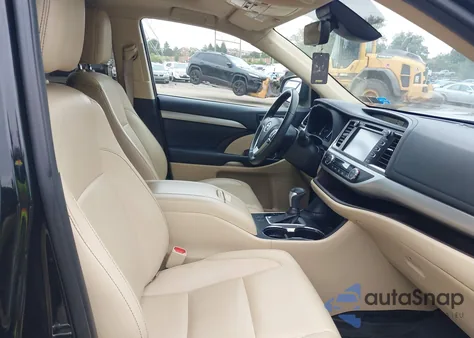 2019 Toyota Highlander Xle from USA, damaged, VIN 5TDJZRFH7KS617844